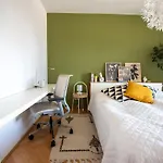 Central Modern & Sunny 2Br Apartment - Nivy Bus Station 2Min - Fast Wifi - Balcony With View * 布拉迪斯拉发