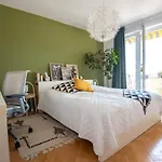 Central Modern & Sunny 2Br Apartment - Nivy Bus Station 2Min - Fast Wifi - Balcony With View 布拉迪斯拉发