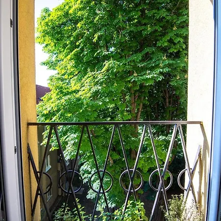 Apartmán Spacious 2br - Nivy Mall - Fast Wifi - Balcony With View - Flex Check-in Bratislava