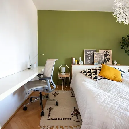 Spacious 2br - Nivy Mall - Fast Wifi - Balcony With View - Flex Check-in * Братислава