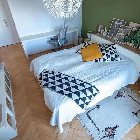 Central Modern & Sunny 2Br Apartment - Nivy Bus Station 2Min - Fast Wifi - Balcony With View 公寓 *