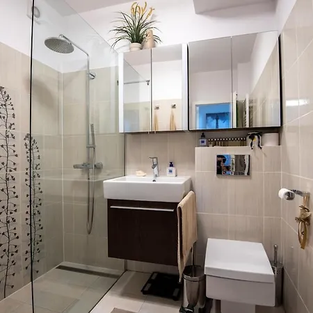 Spacious 2br - Nivy Mall - Fast Wifi - Balcony With View - Flex Check-in * Братислава