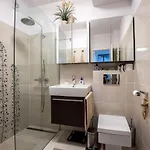 Modern & Sunny 2br - Nivy Bus Station 2min - Fast Wifi - Balcony With View - Close To Old Town * Bratysława