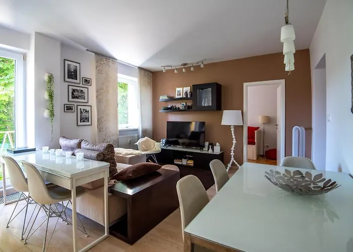 Modern & Sunny 2Br - Nivy Bus Station 2Min - Fast Wifi - Balcony With View - Close To Old Town
