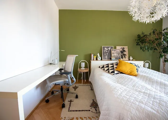Modern & Sunny 2Br - Nivy Bus Station 2Min - Fast Wifi - Balcony With View - Close To Old Town * 브라티슬라바