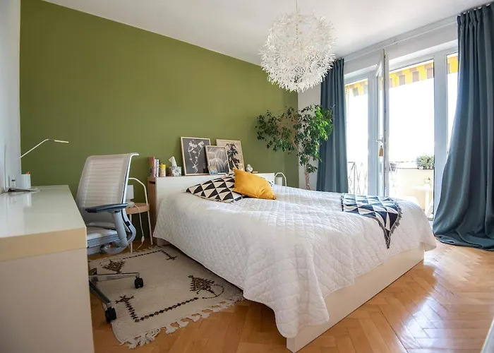 Modern & Sunny 2Br - Nivy Bus Station 2Min - Fast Wifi - Balcony With View - Close To Old Town 브라티슬라바
