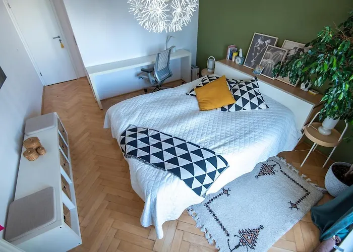 Modern & Sunny 2Br - Nivy Bus Station 2Min - Fast Wifi - Balcony With View - Close To Old Town 아파트 *