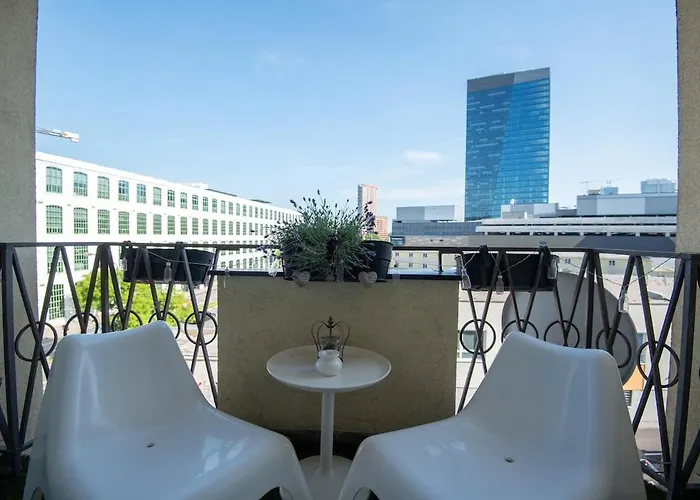 Modern & Sunny 2Br - Nivy Bus Station 2Min - Fast Wifi - Balcony With View - Close To Old Town 아파트