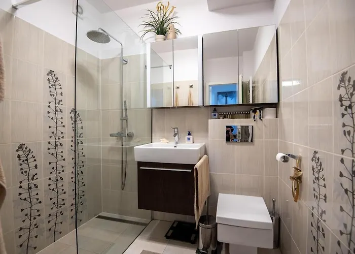 Modern & Sunny 2Br - Nivy Bus Station 2Min - Fast Wifi - Balcony With View - Close To Old Town * 브라티슬라바