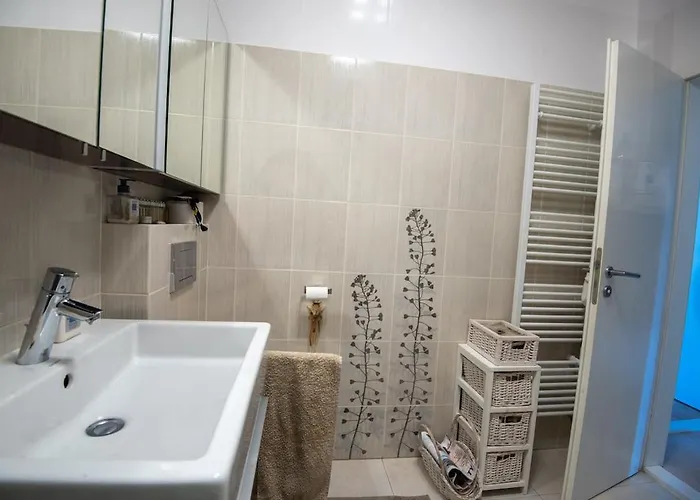아파트 Modern & Sunny 2Br - Nivy Bus Station 2Min - Fast Wifi - Balcony With View - Close To Old Town *