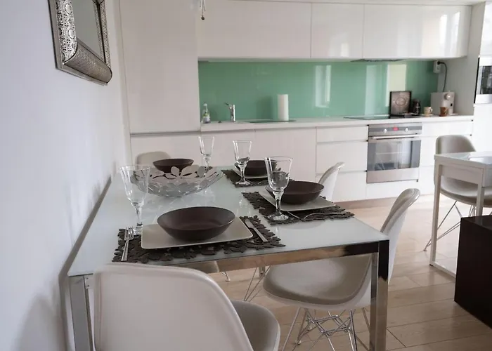 아파트 Modern & Sunny 2Br - Nivy Bus Station 2Min - Fast Wifi - Balcony With View - Close To Old Town